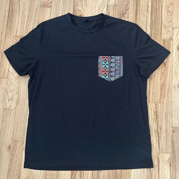 SHEIN Other - SHEIN Men’s Graphic Patterned Pocket Active T-Shirt Sz XXL